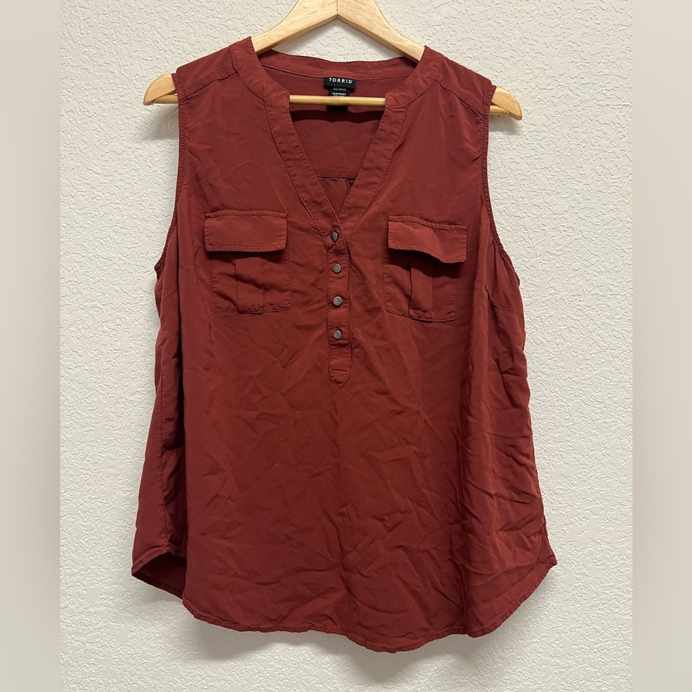 *Torrid Burnt Orange Gold Button Sleeveless Blouse Size 1 1X